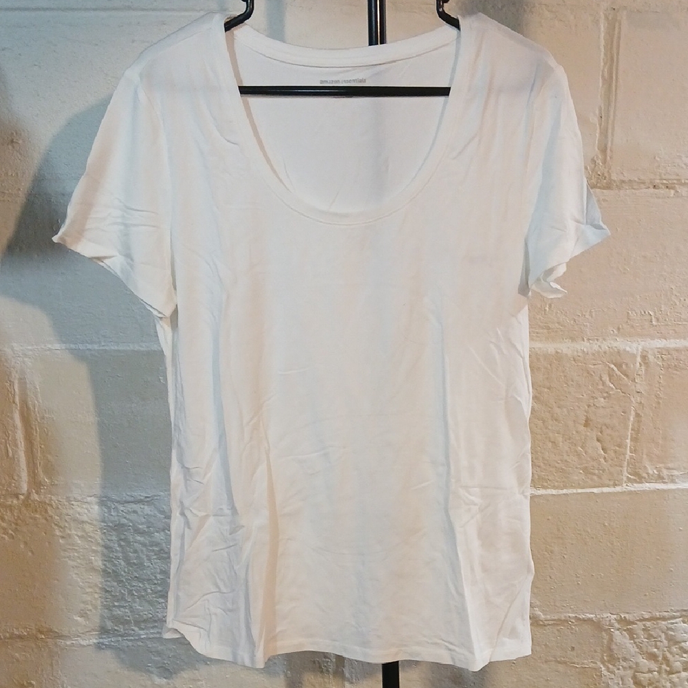 Amazon Essentials Women's White Short Sleeve Tee